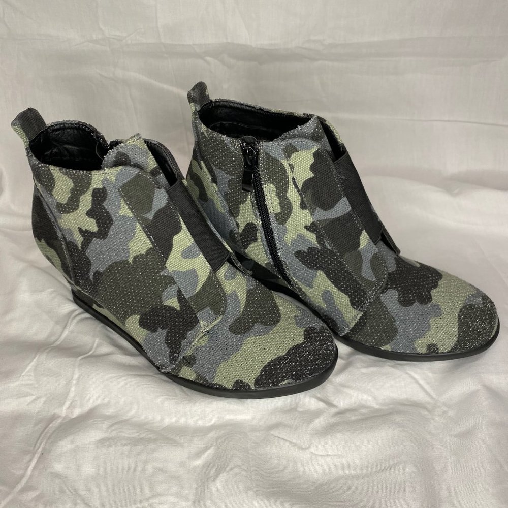 Camo ankle boots